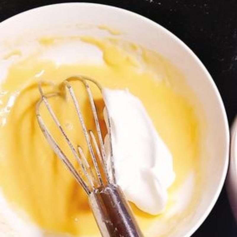 Bước 1 Làm kem trứng Bánh bông lan kem trứng bằng nồi chiên không dầu