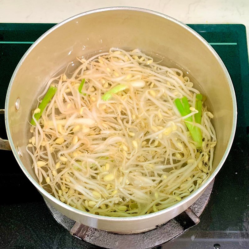 Bước 3 Nấu hủ tiếu Hủ tiếu bò viên sườn non (Công thức được chia sẻ từ người dùng)