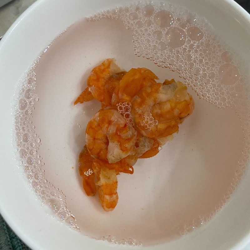 Bước 1 Sơ chế nguyên liệu Canh bắp cải tôm khô