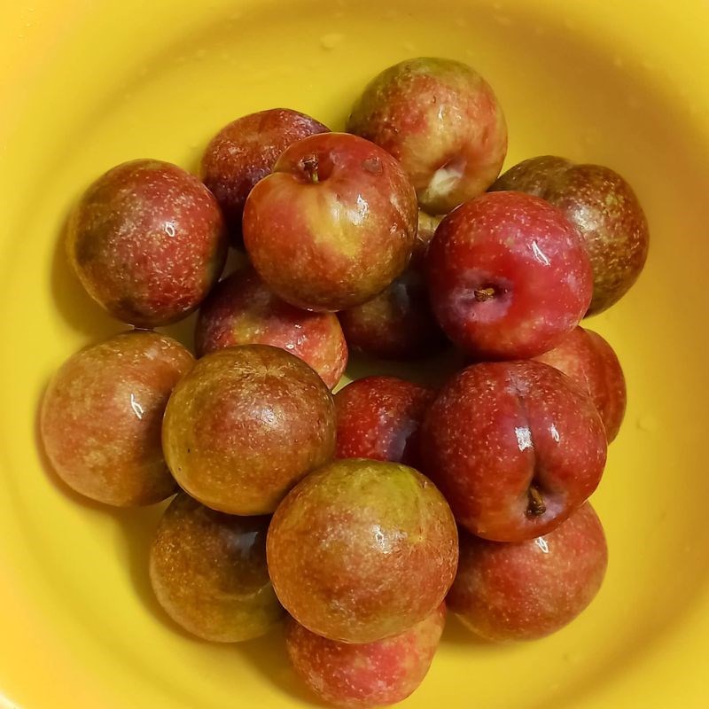 Step 1 Preliminary preparation of ingredients Plum shake with chili salt (recipe shared from users)