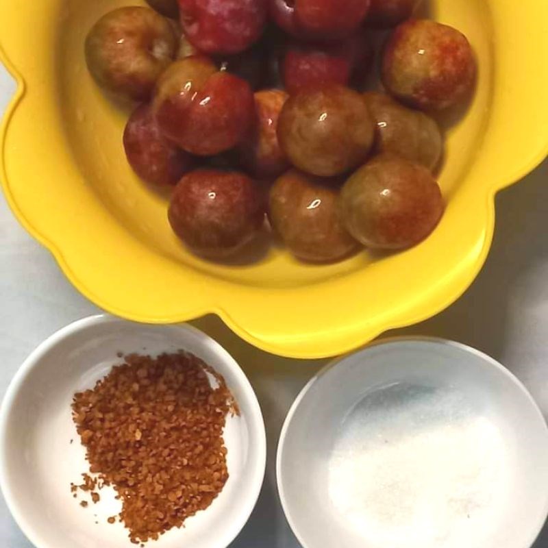 Step 1 Preliminary preparation of ingredients Plum shake with chili salt (recipe shared from users)