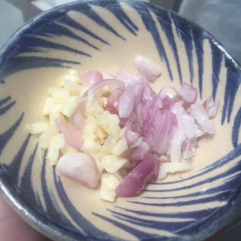 Bước 1 Sơ chế nguyên liệu Sò lụa xào me