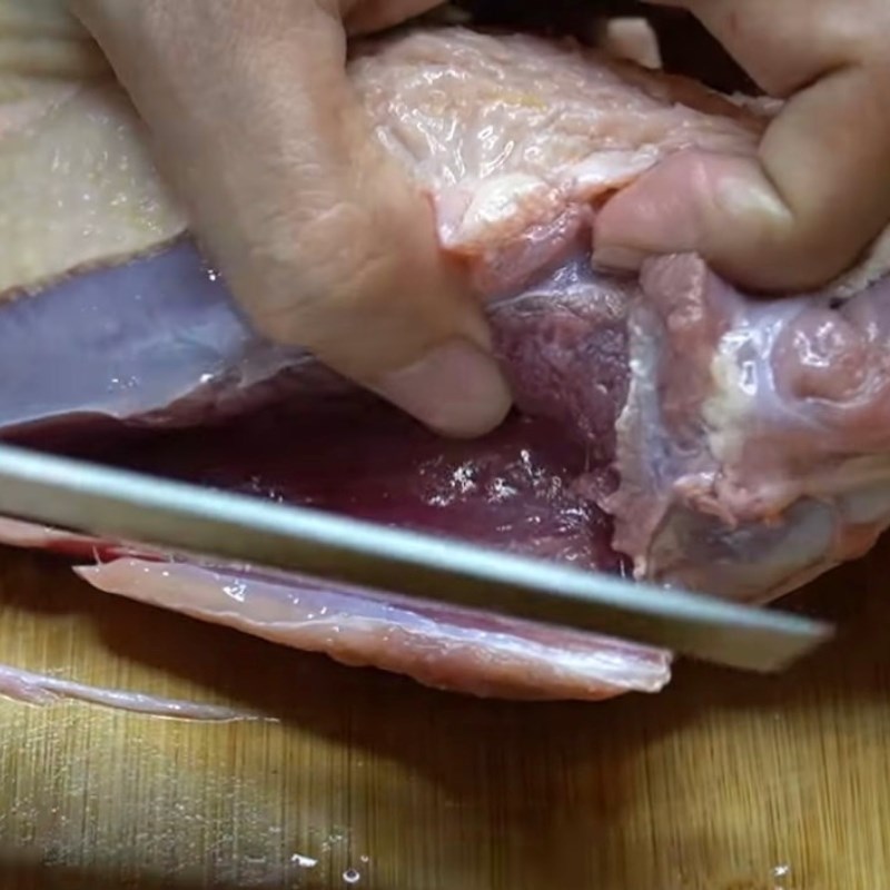 Bước 1 Sơ chế vịt Vịt xào lăn (công thức được chia sẻ từ người dùng)