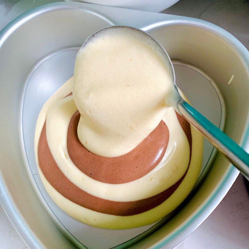 Bước 6 Tạo hình bánh Bánh bông lan ngựa vằn