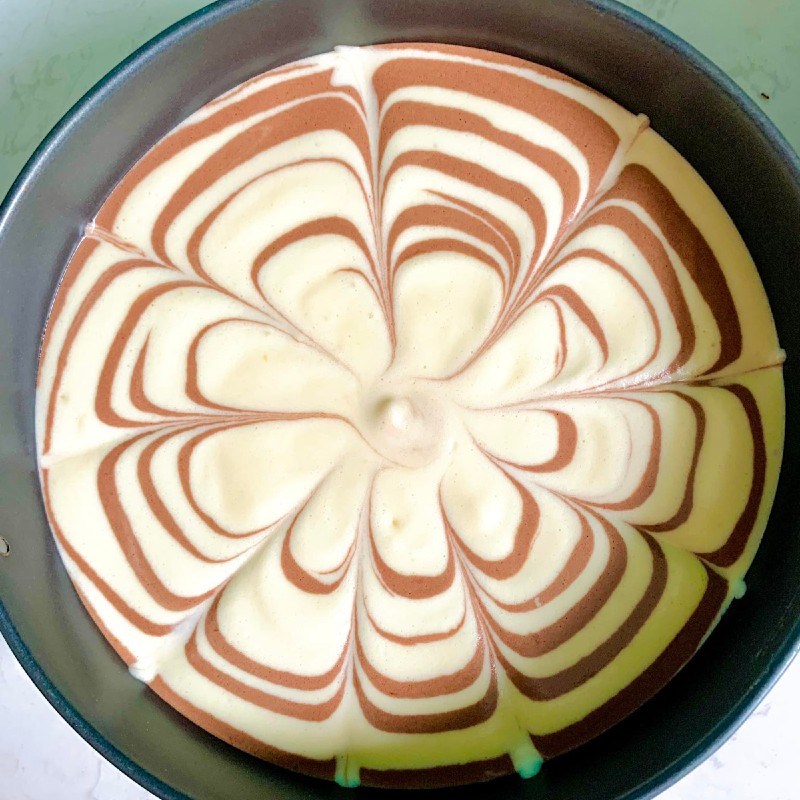 Bước 6 Tạo hình bánh Bánh bông lan ngựa vằn