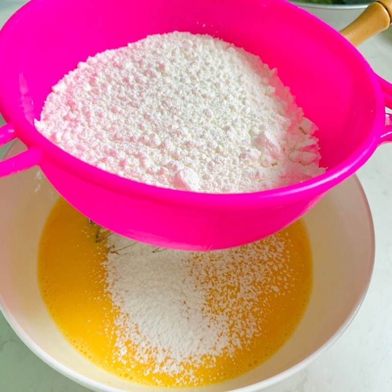 Bước 2 Trộn bột Bánh bông lan ngựa vằn