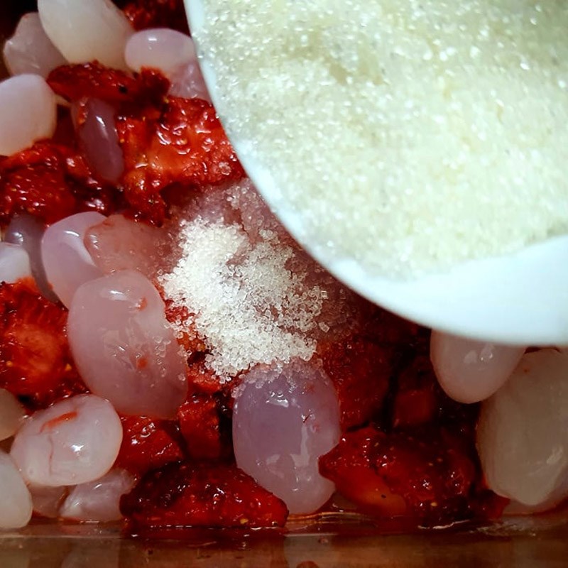 Bước 2 Trộn đác và dâu tây Hạt đác rim dâu tây