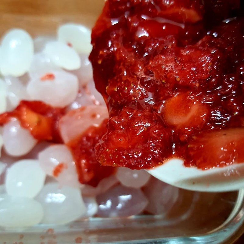 Bước 2 Trộn đác và dâu tây Hạt đác rim dâu tây