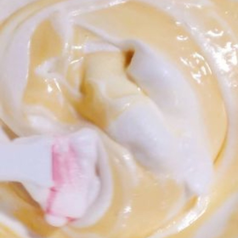 Bước 3 Trộn hỗn hợp bột với lòng trắng trứng Bánh bông lan kem trứng bằng nồi chiên không dầu