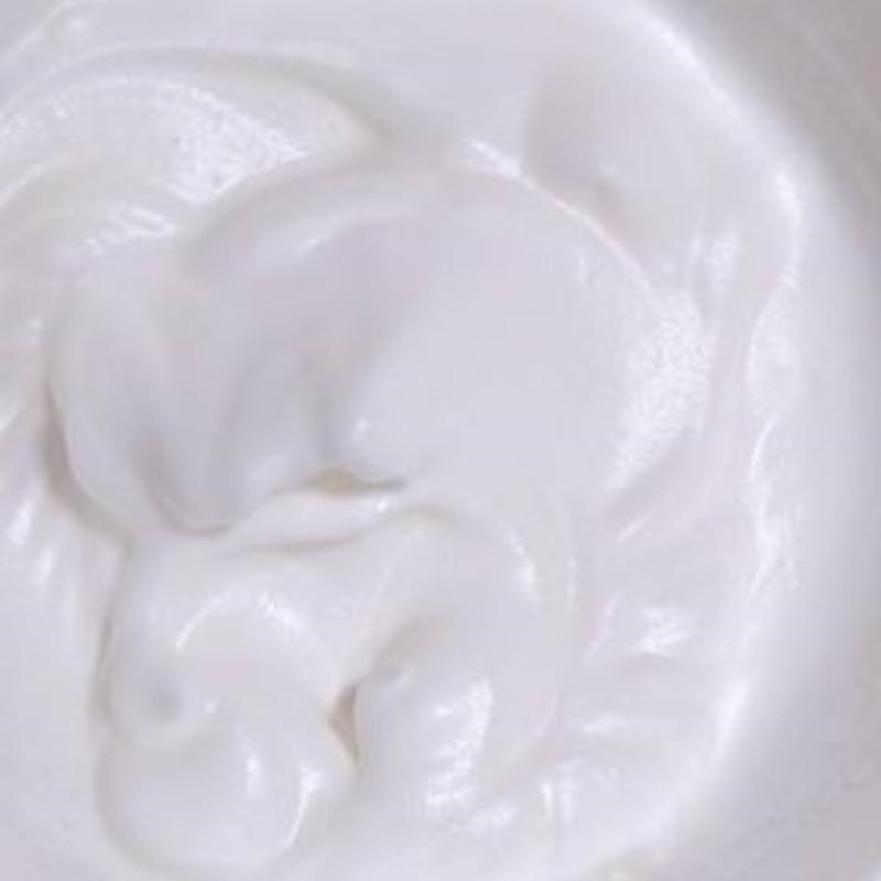 Bước 3 Trộn hỗn hợp bột với lòng trắng trứng Bánh bông lan kem trứng bằng nồi chiên không dầu