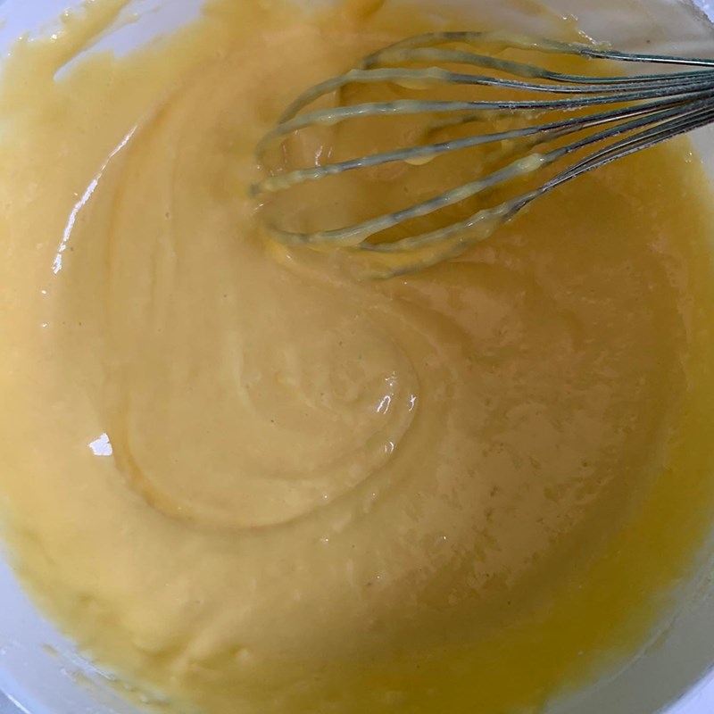 Bước 1 Trộn hỗn hợp lòng đỏ Bánh bông lan Đài Loan (Công thức được chia sẻ từ người dùng)