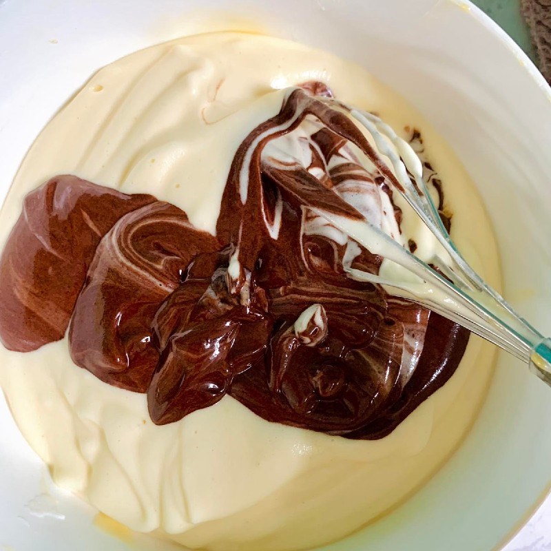 Bước 5 Trộn màu Bánh bông lan ngựa vằn