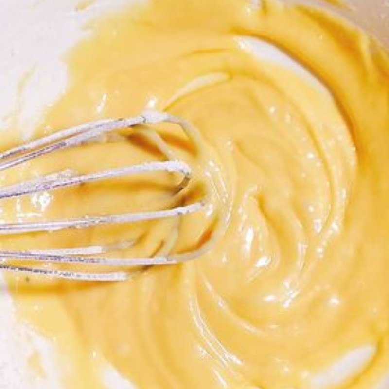 Bước 2 Trộn nguyên liệu làm bánh Bánh bông lan kem trứng bằng nồi chiên không dầu