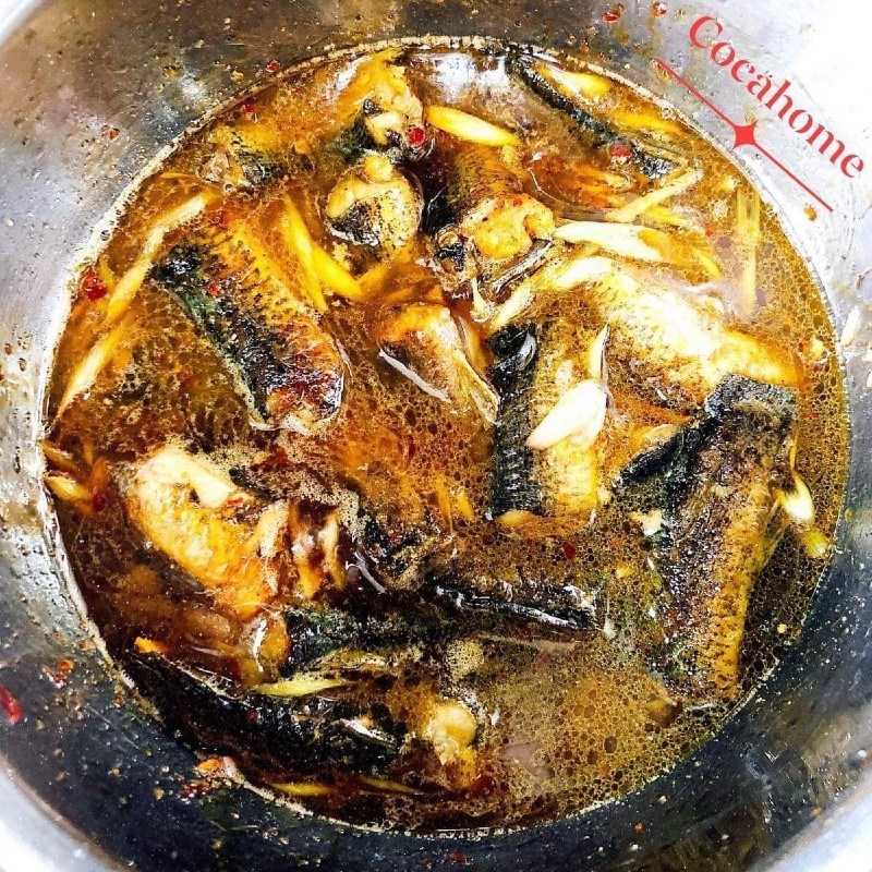 Bước 2 Ướp cá chạch Cá chạch kho mật mía