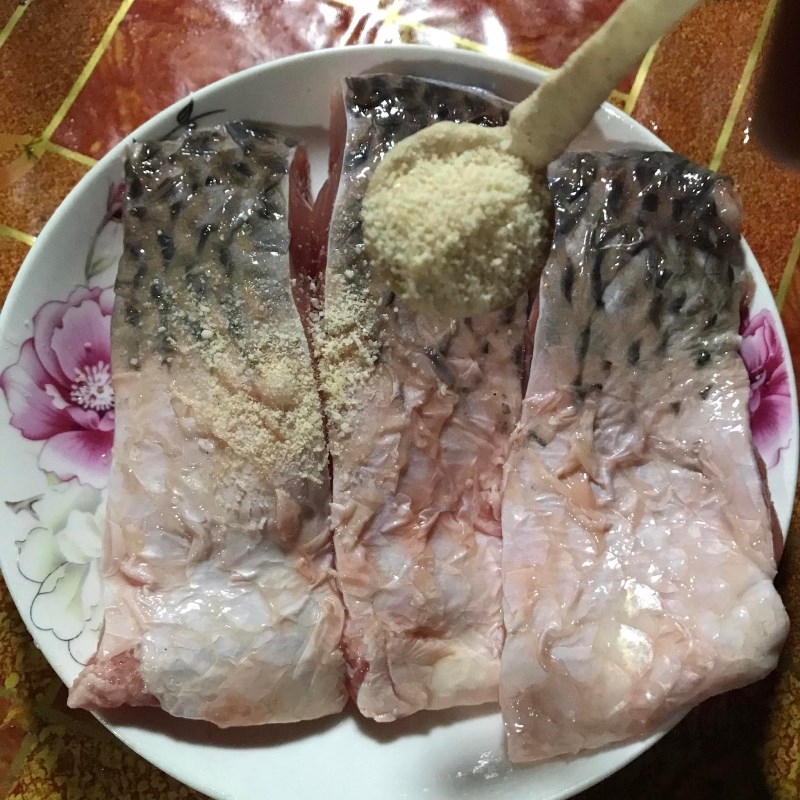 Bước 2 Ướp gia vị Cá chép hấp xì dầu (công thức được chia sẻ từ người dùng)
