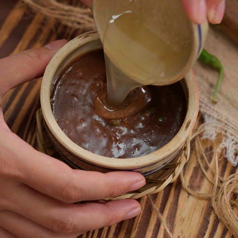 Bước 2 Xào mắm ruốc Cơm chiên mắm ruốc