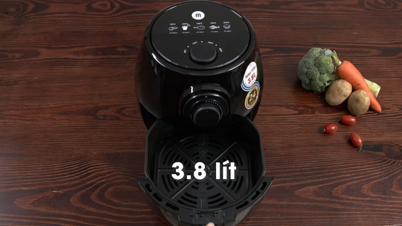 Nhược điểm dung t&iacute;ch nhỏ của  nồi chi&ecirc;n kh&ocirc;ng dầu Mishio MK-01 3.8 l&iacute;t