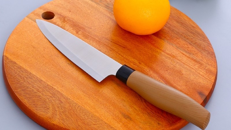 Mua dao làm bếp không chỉ giúp bạn nấu ăn ngon hơn mà còn làm cho căn bếp của bạn trông chuyên nghiệp và sang trọng hơn. Hãy xem hình ảnh để chọn đúng loại dao tốt nhất cho bếp của bạn.
