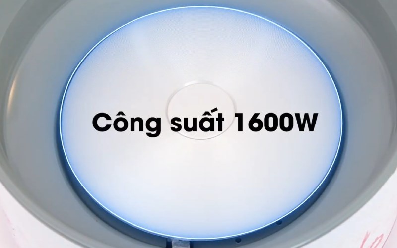 Công suất 1600W kết hợp mâm nhiệt lớn của nồi lẩu điện Sunhouse SH-525L 4 lít