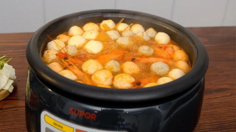 Th&agrave;nh phẩm khi nấu lẩu bằng nồi lẩu điện Supor HFK26EVN-130