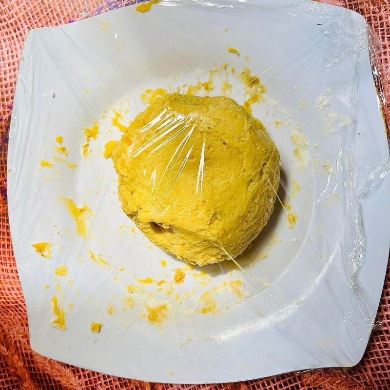 Bước 2 Làm vỏ bánh khoai lang Bánh khoai lang nướng nhân táo quế