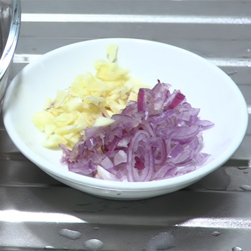 Bước 1 Sơ chế các nguyên liệu Cá chạch kho tiêu