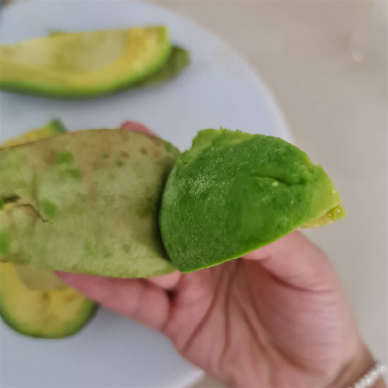 Bước 1 Sơ chế nguyên liệu Sinh tố bơ chuối