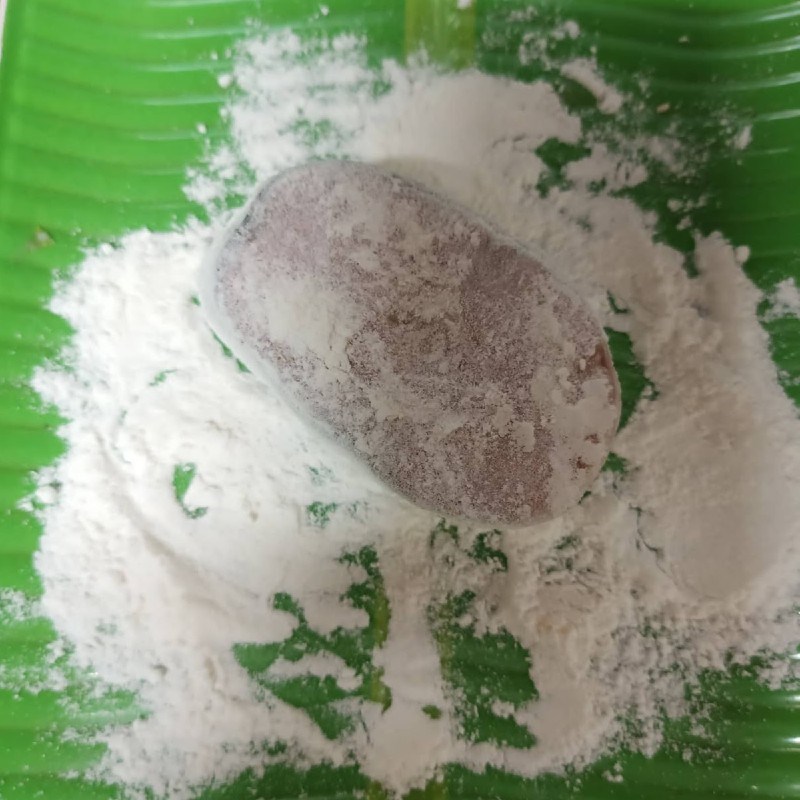 Bước 1 Chiên cá hồi Cơm chiên cá hồi (công thức chia sẻ từ người dùng)