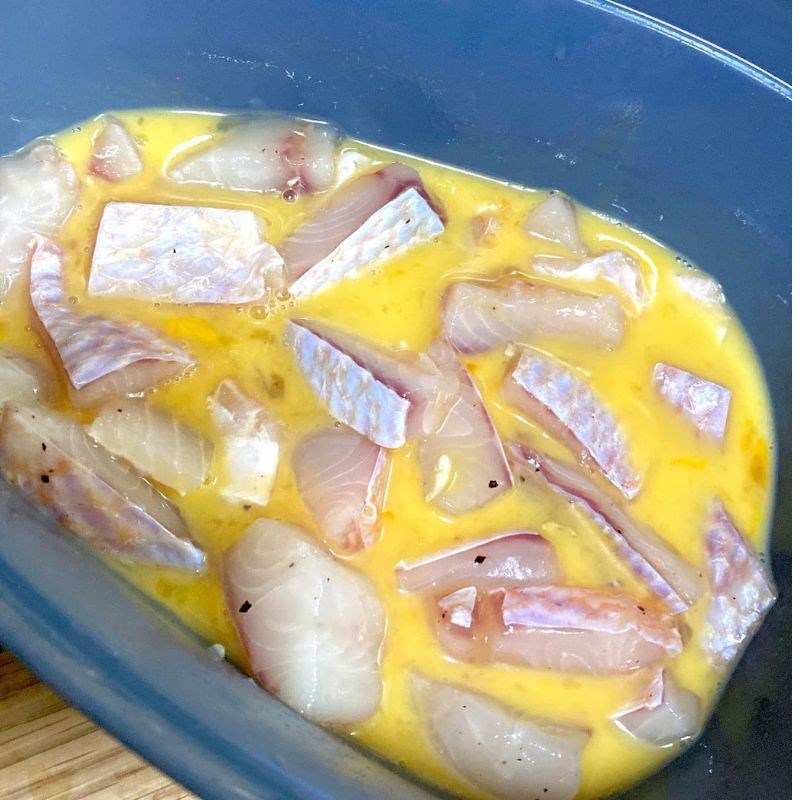 Bước 2 Chiên cá Cá điêu hồng chiên giòn