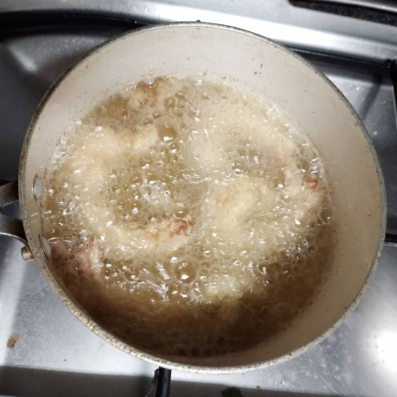 Bước 3 Chiên tôm Tôm chiên dừa