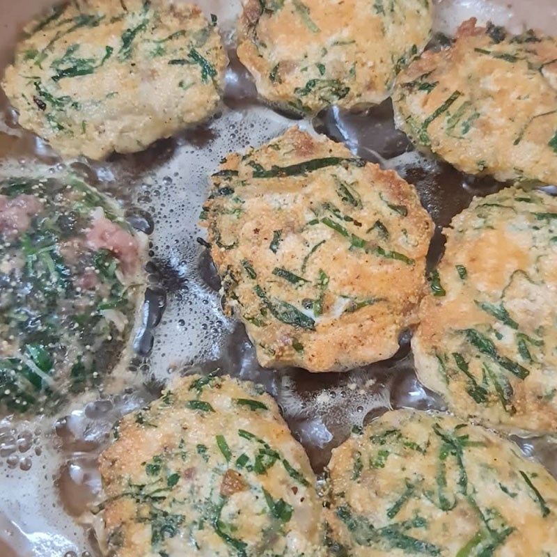 Bước 3 Chiên trứng cá lá lốt Trứng cá chép chiên lá lốt (công thức được chia sẻ từ người dùng)