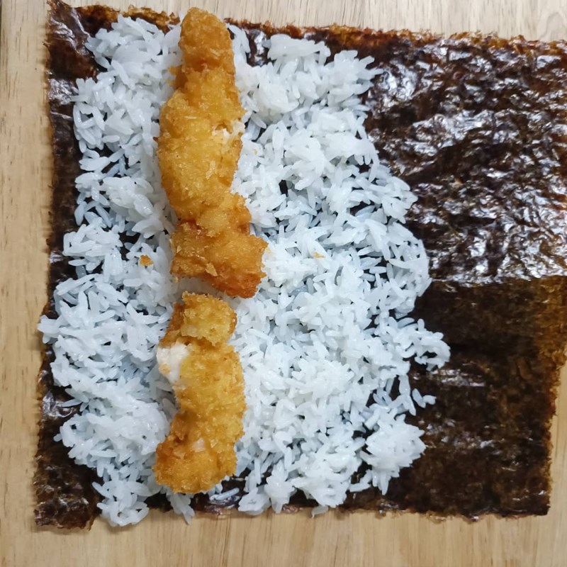 Bước 4 Cuộn cơm Sushi tôm tempura chiên giòn