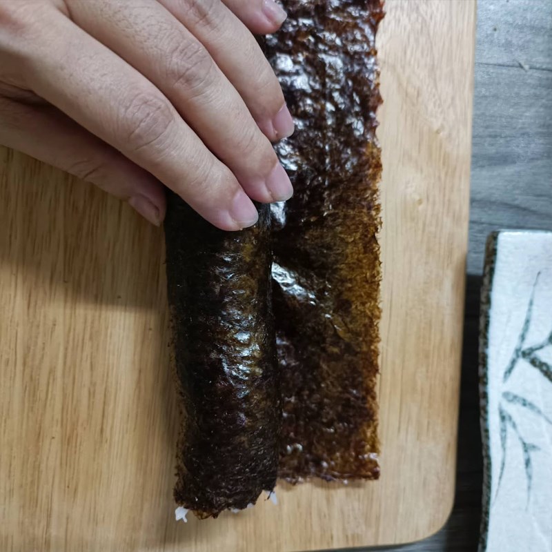 Bước 4 Cuộn cơm Sushi tôm tempura chiên giòn