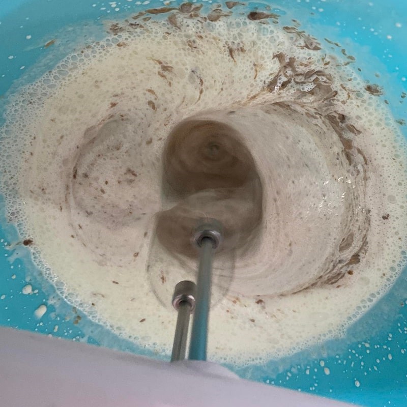 Bước 4 Đánh kem trà sữa Bánh bông lan trân châu đường đen (Công thức được chia sẻ từ người dùng)