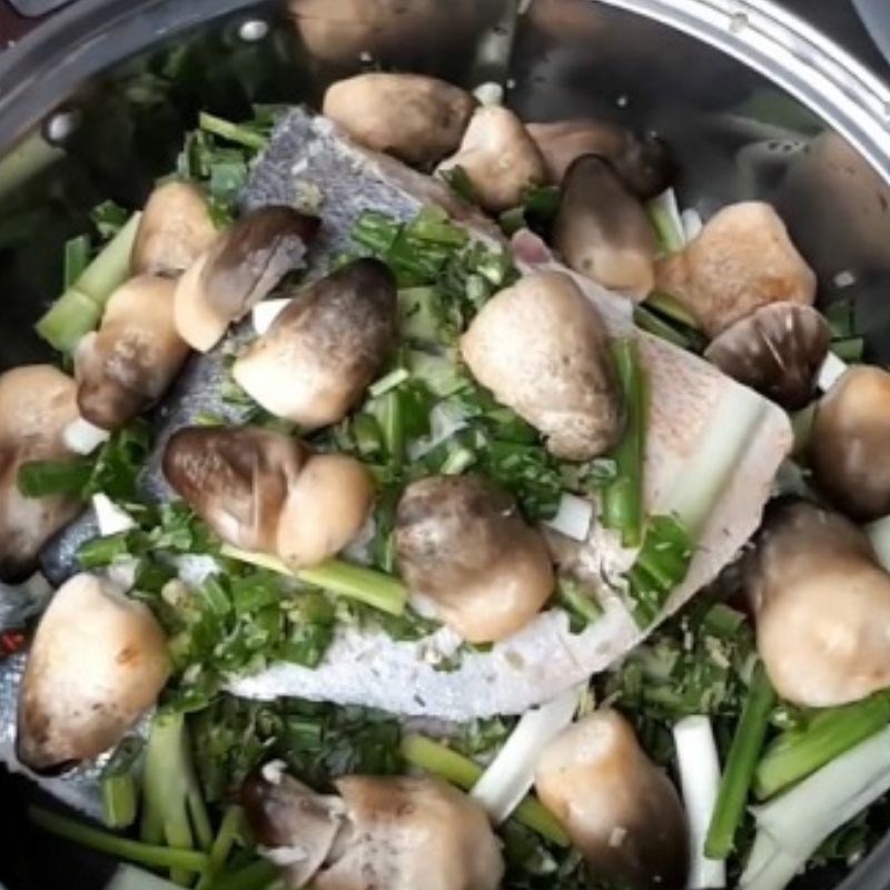 Bước 3 Hấp cá Cá chim hấp bia
