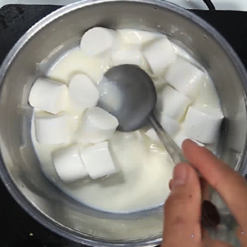 Bước 3 Khuấy tan kẹo Marshmallow Pudding sữa kẹo xốp Marshmallow