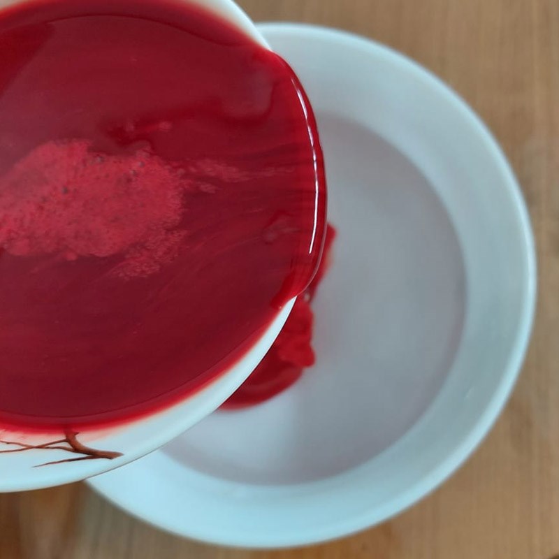 Bước 1 Làm đông huyết Canh huyết chưng rau ngải cứu (Công thức được chia sẻ từ người dùng)