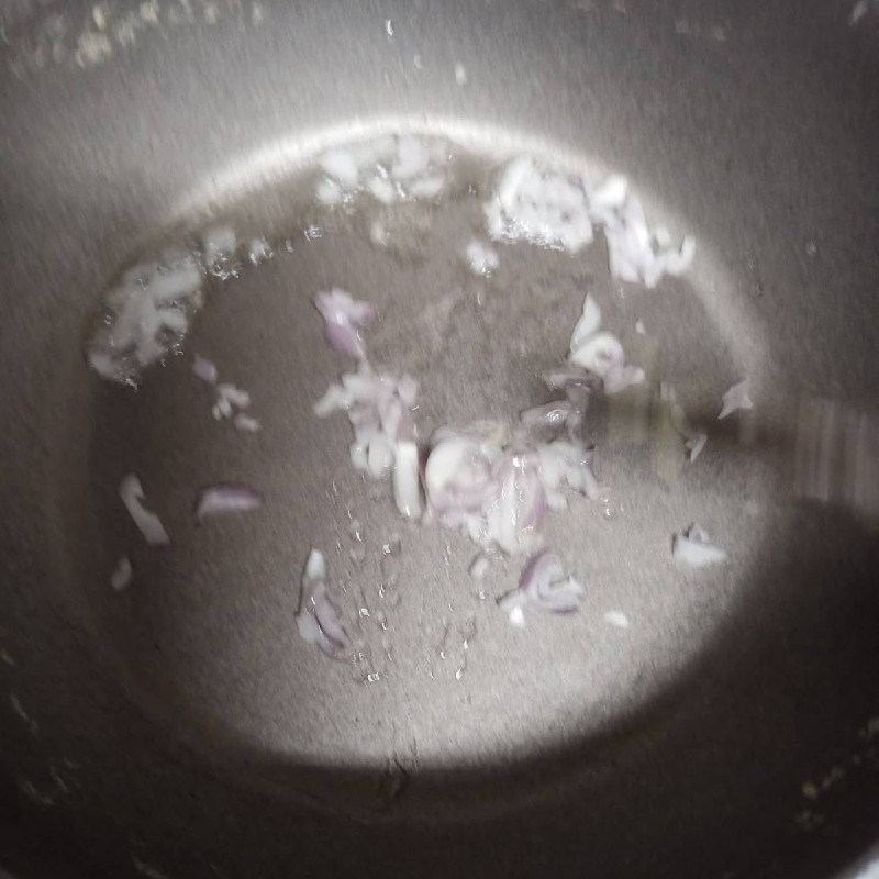 Bước 3 Làm cơm chiên cá hồi Cơm chiên cá hồi (công thức chia sẻ từ người dùng)