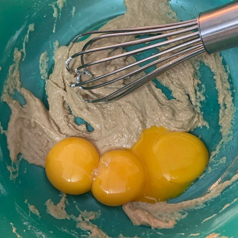 Bước 2 Làm cốt bánh bông lan Bánh bông lan trân châu đường đen (Công thức được chia sẻ từ người dùng)