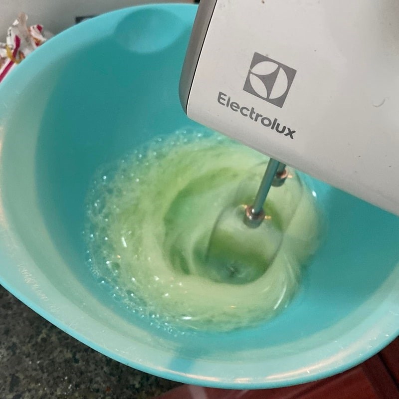 Bước 2 Làm cốt bánh bông lan Bánh bông lan trân châu đường đen (Công thức được chia sẻ từ người dùng)