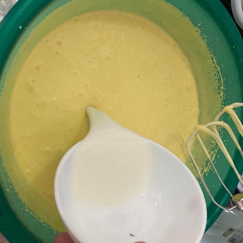 Bước 3 Làm kem trứng Bánh bông lan kem trứng (Công thức được chia sẻ từ người dùng)