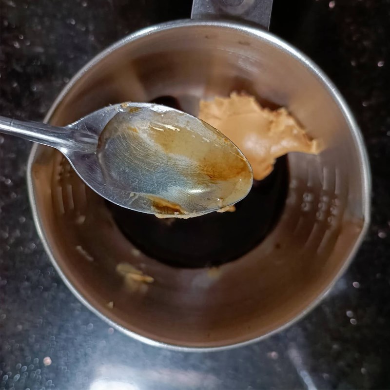 Bước 2 Làm sốt bơ đậu phộng Mì ý trộn trứng lòng đào sốt bơ lạc