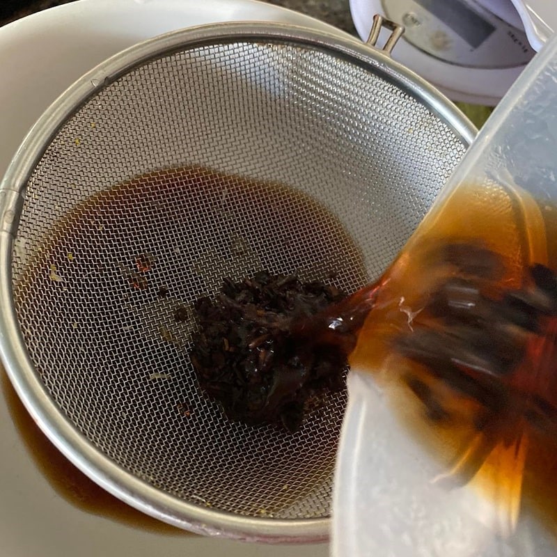 Bước 1 Làm trà sữa Bánh bông lan trân châu đường đen (Công thức được chia sẻ từ người dùng)