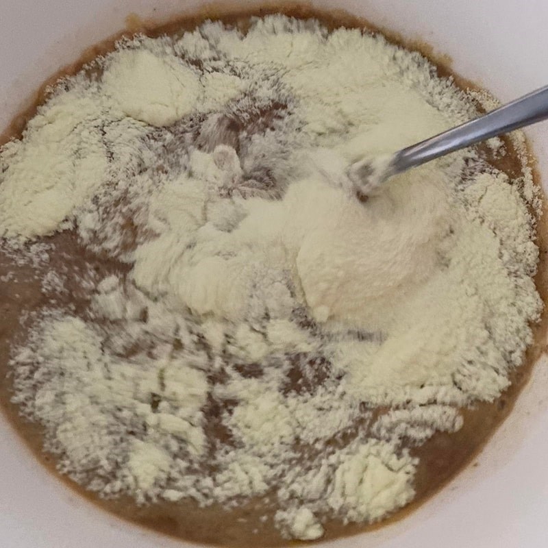 Bước 1 Làm trà sữa Bánh bông lan trân châu đường đen (Công thức được chia sẻ từ người dùng)