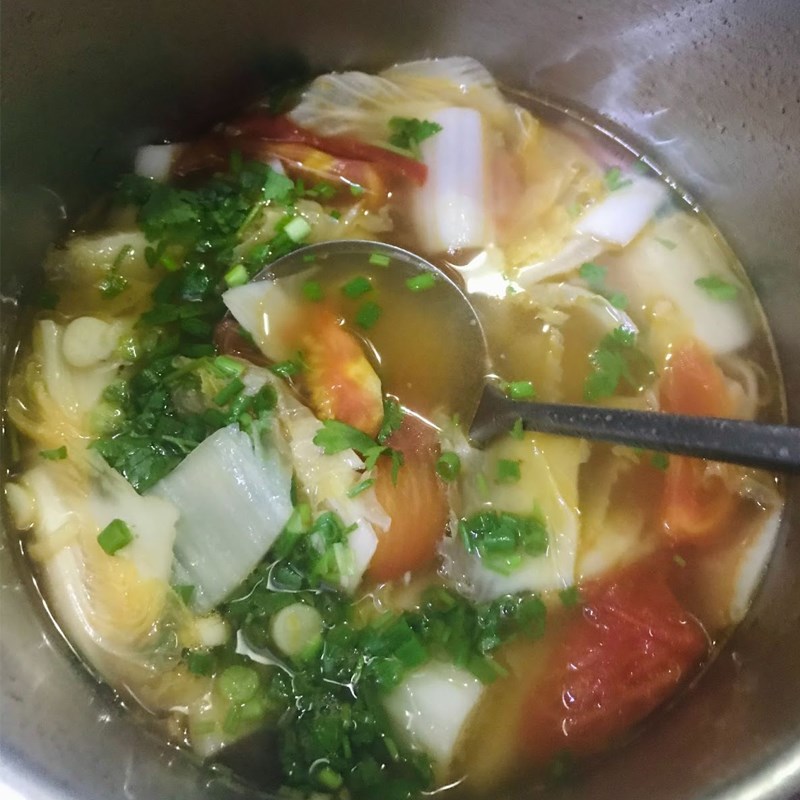 Bước 2 Nấu canh Canh cải thảo cà chua