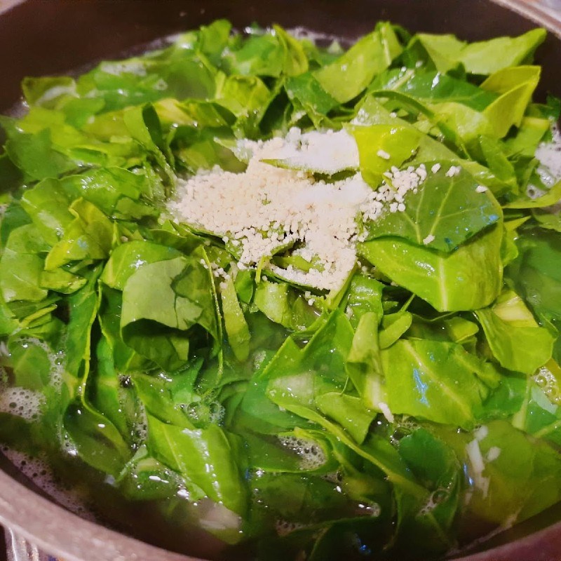 Bước 4 Nấu canh Canh cá chép nấu rau cải bó xôi