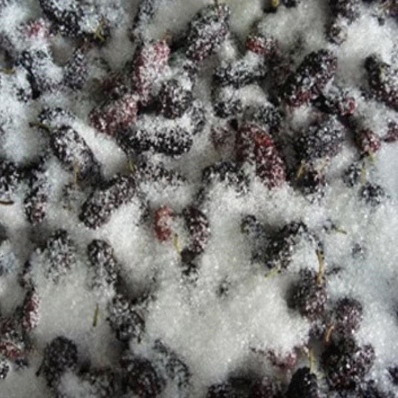 Bước 2 Ngâm dâu tằm Siro dâu tằm