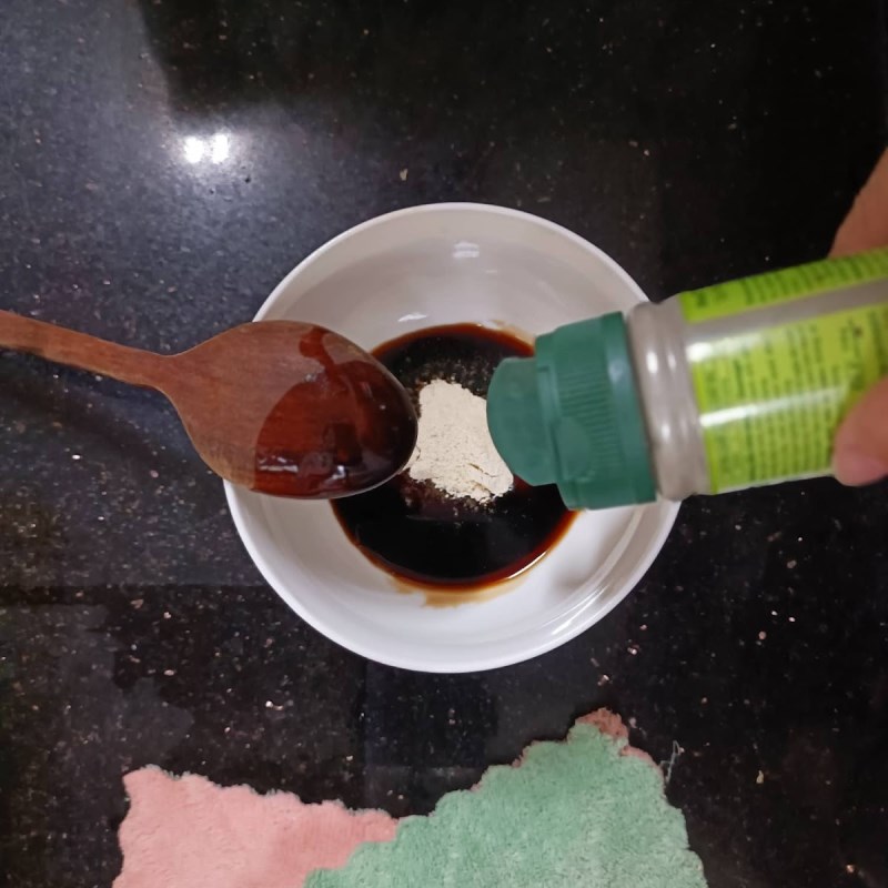 Bước 1 Pha nước sốt Nước sốt hủ tiếu khô (công thức chia sẻ từ người dùng)