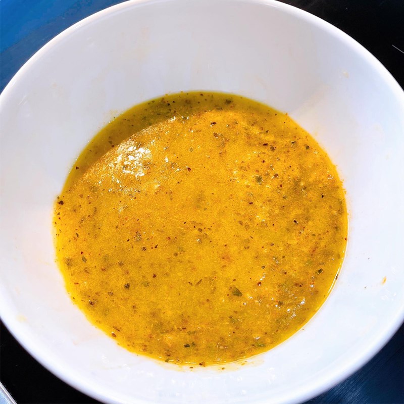 Bước 3 Pha nước sốt dứa Sườn rim dứa bằng nồi chiên không dầu