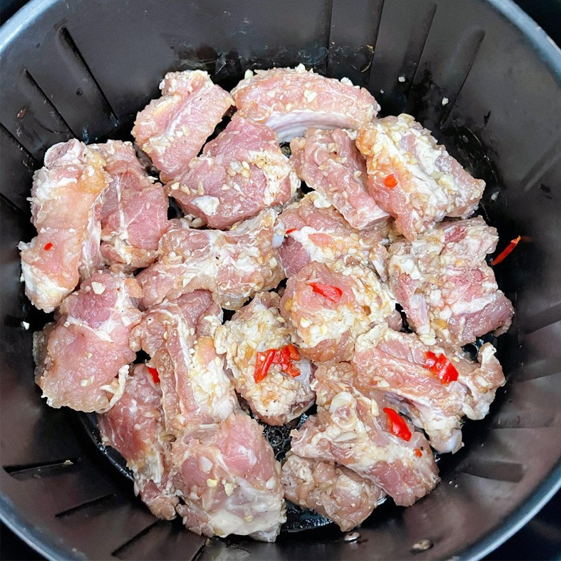Bước 2 Nướng sườn heo Sườn rim dứa bằng nồi chiên không dầu